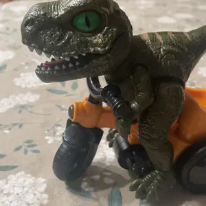 Customer close-up of the dinosaur rider and front wheel